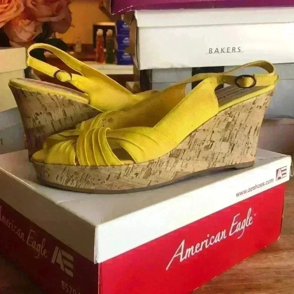 American Eagle Sandal, 9 1/2 - Picture 1 of 3